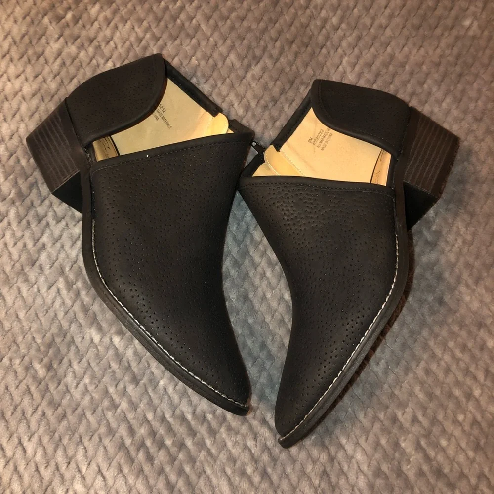 NWOT Black Ankle Shoes - Picture 7 of 7